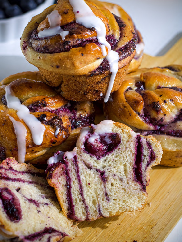 the best Blueberry Brioche Rolls without eggs and vegan