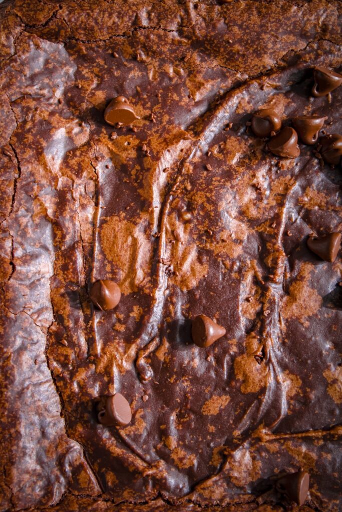 how to make make Eggless and vegan Chocolate Brownies within shiny crinkle crust
