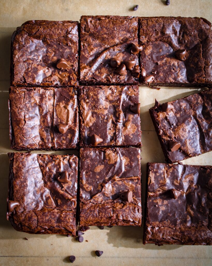 make Eggless and vegan Chocolate Brownies within shiny crinkle crust