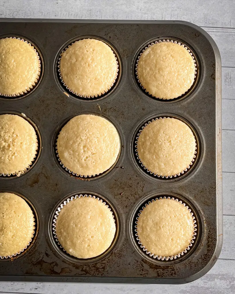 Moist Vanilla Cupcakes