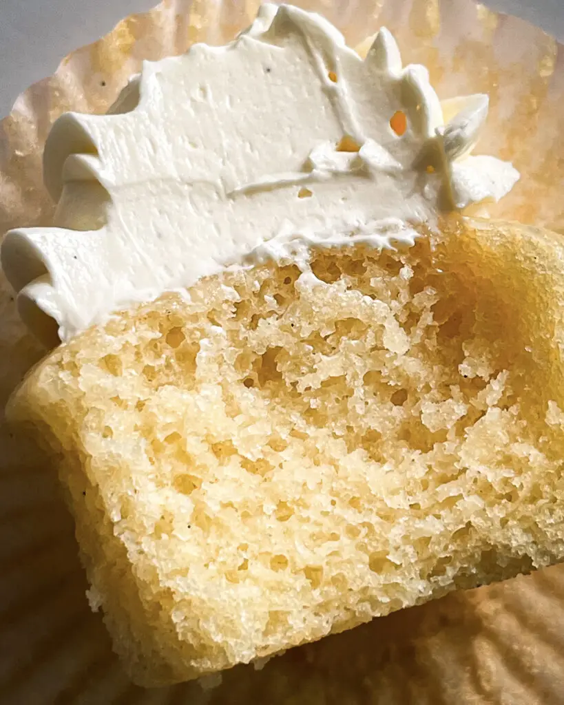 Moist Vanilla Cupcakes