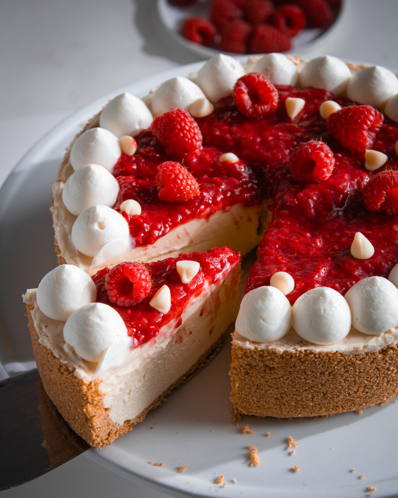 Gelatin-free no bake cheesecake with raspberries